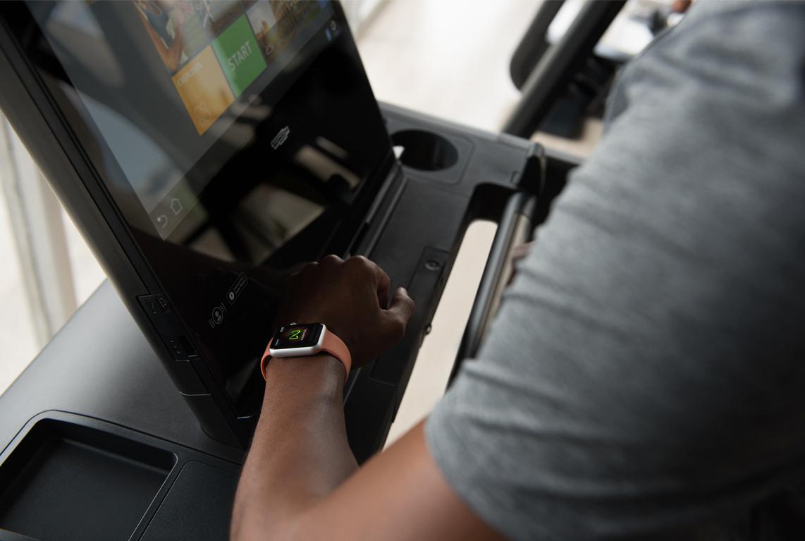 Apple syncs watch with gym equipment